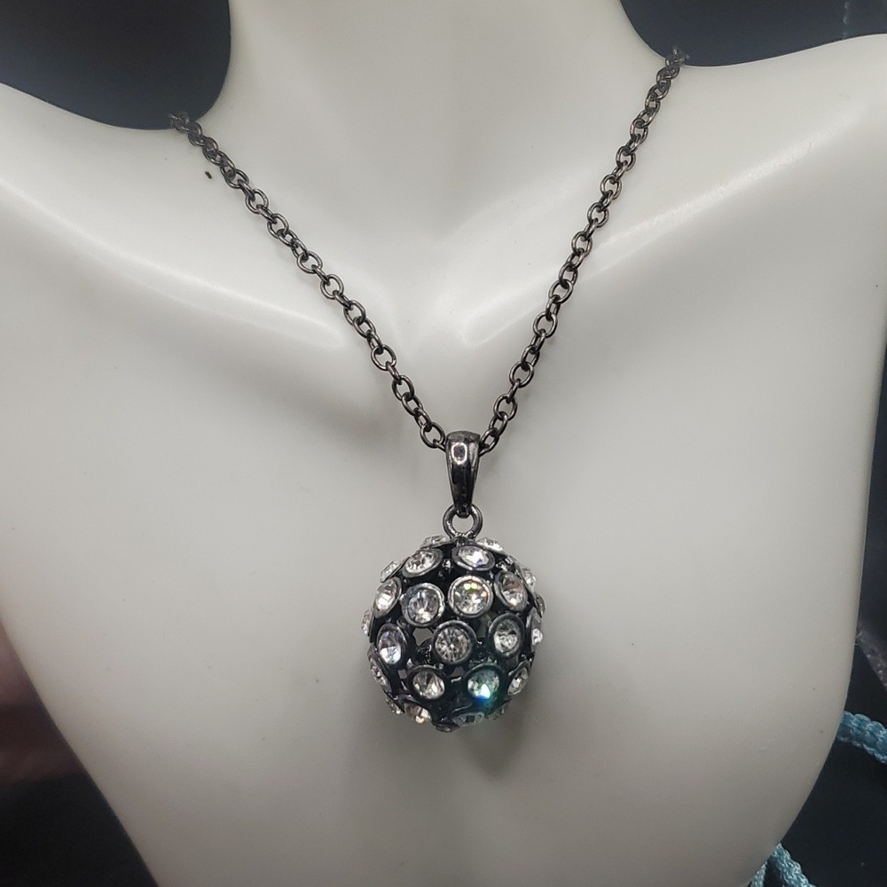 Stunning fiery‎ crystal ball necklace N2934